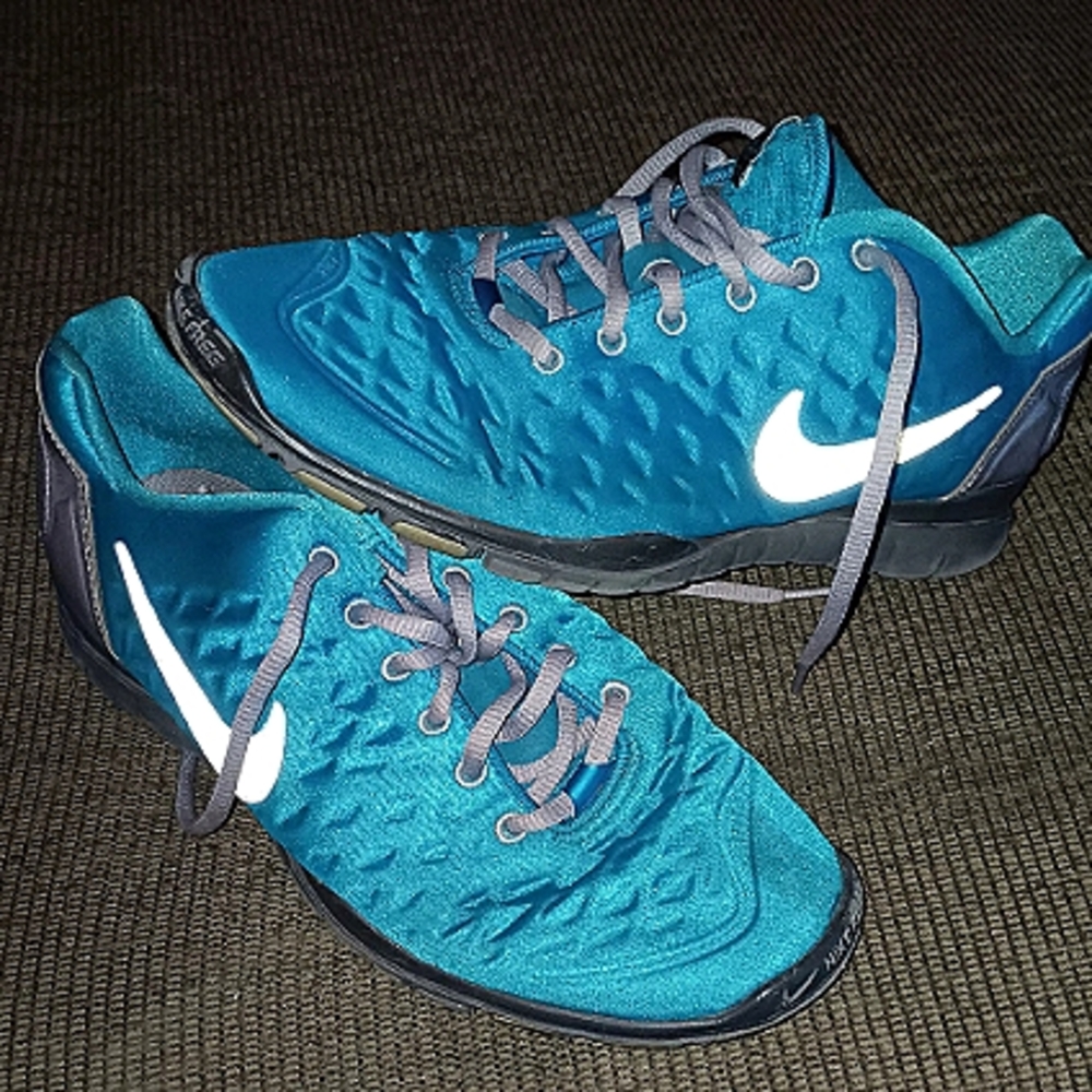 Women's Nikes size 9.5